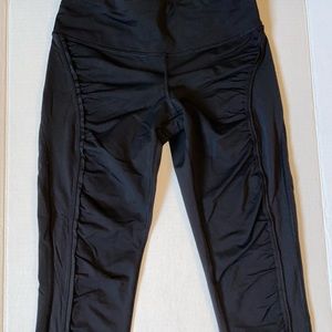 Lululemon Black, cropped leggings